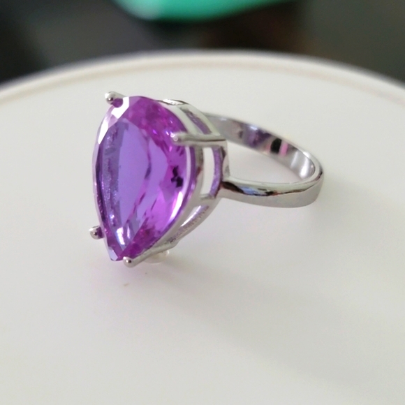 Naturally Color Changing Alexandrite Ring - Picture 6 of 12